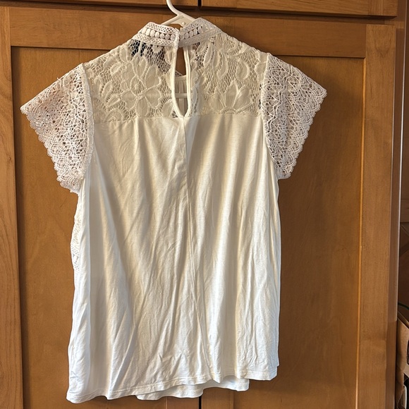 Lot of two similar medium shirts. - Picture 2 of 4